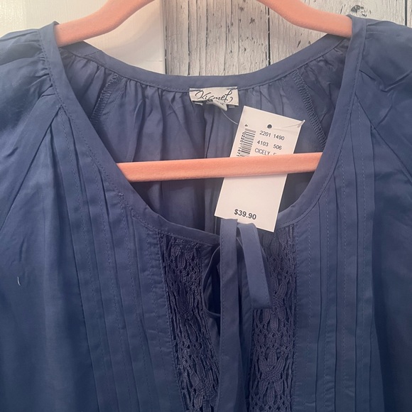 New top - Picture 1 of 3